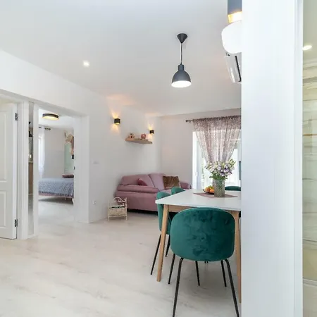 Apartment Aron *