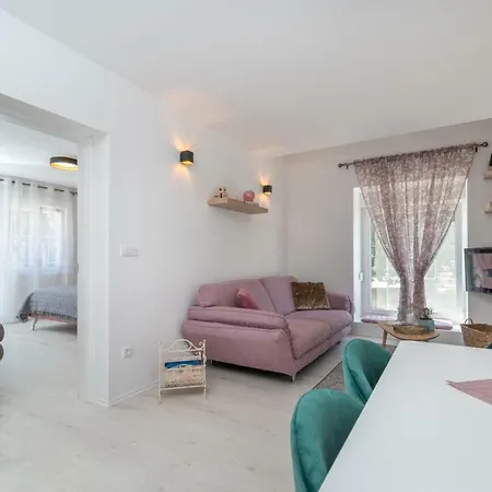 Apartment Aron *