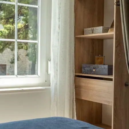 Aron Apartment